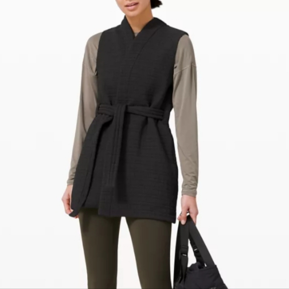 Lululemon Athletica Serene Travels Vest in Black Quilted Fabric Size 6
